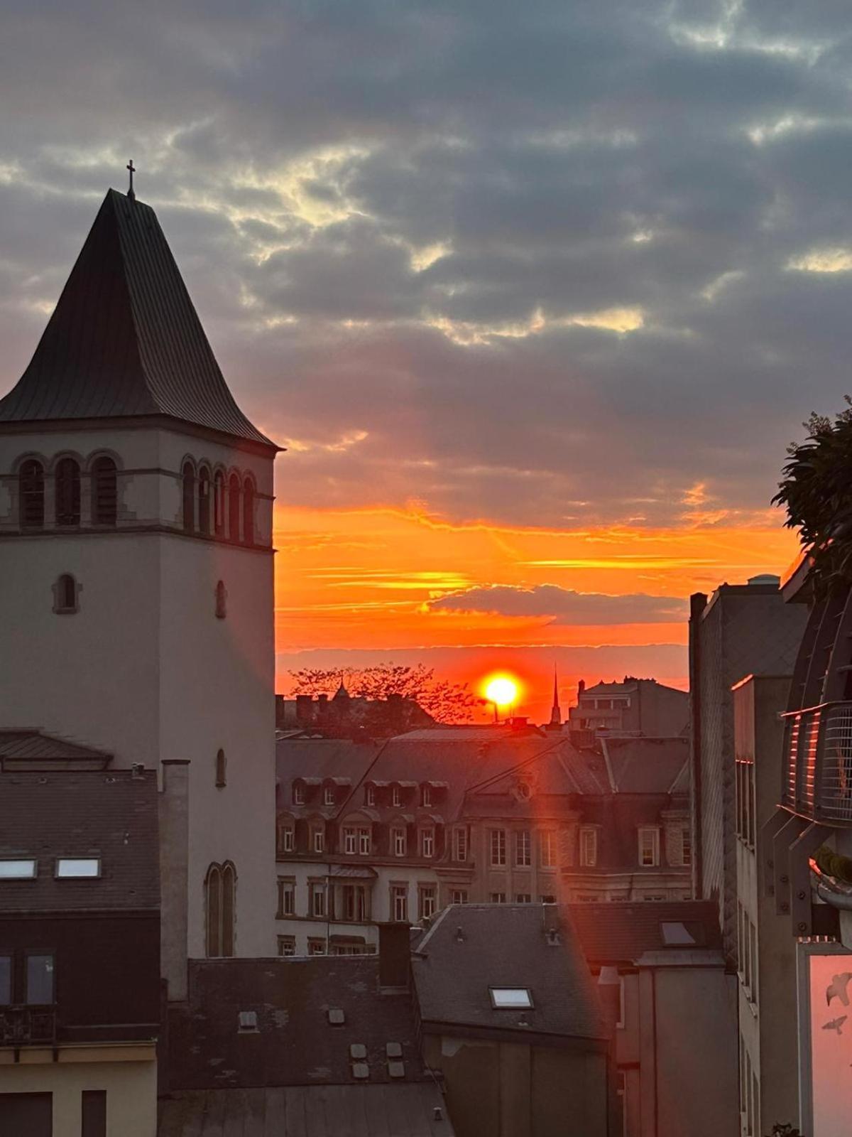 Luxury Penthouse Apartment With 3 Balconies -2 Bedrooms -Petrus View & Parking Luxembourg Exterior photo